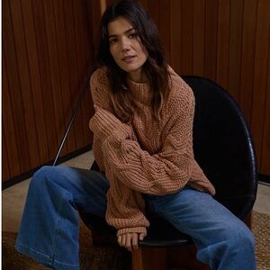 NWOT MILA OVERSIZED CHUNKY CABLE KNIT SWEATER IN PUMPKIN/TAN Size Medium